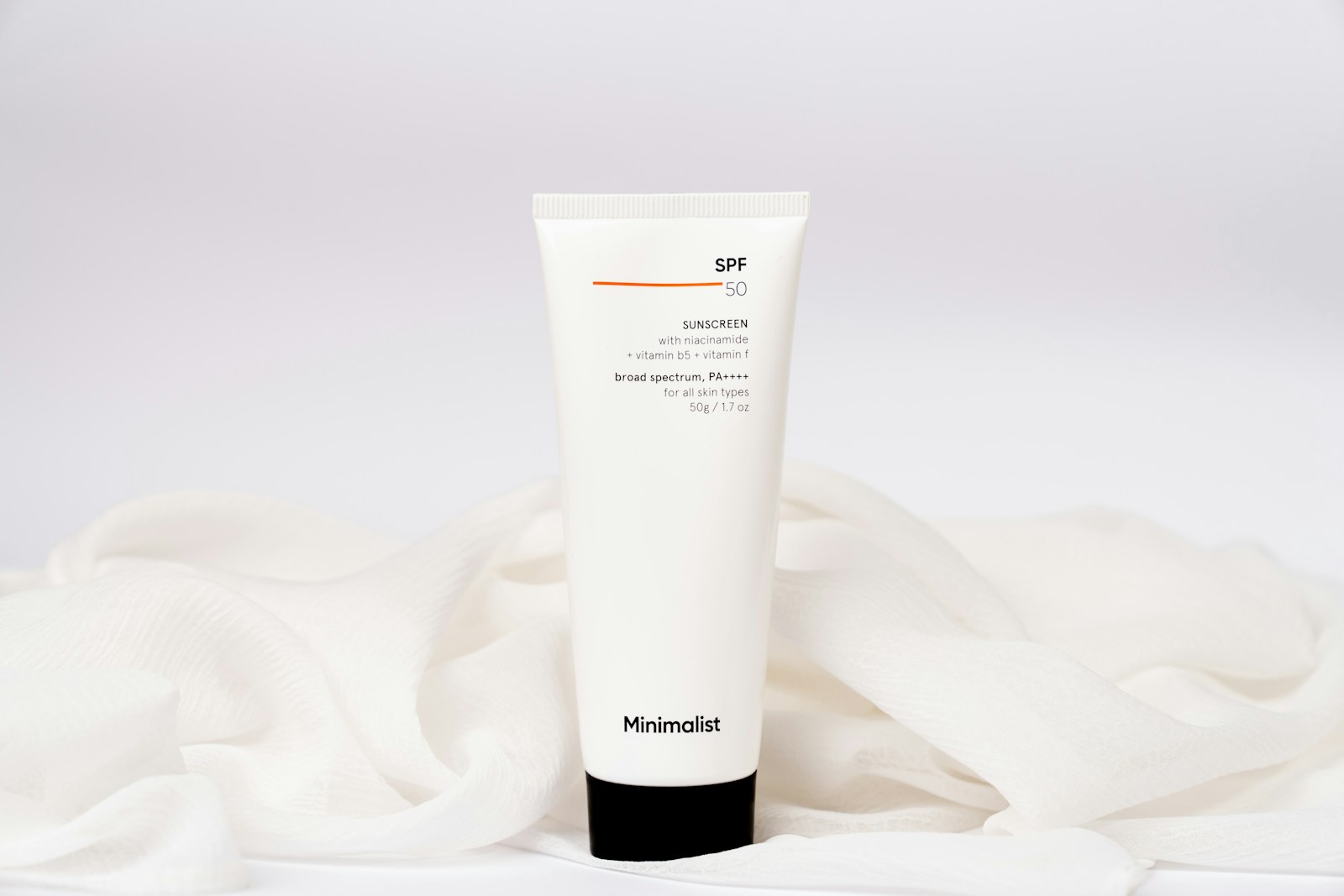 Koreanische Sonnencreme-Tube SPF 50 mit Niacinamid und Vitamin B5
