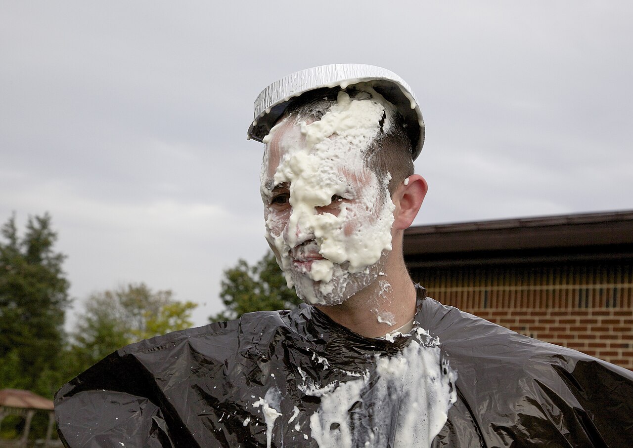 face cream jar (foto: Sgt. Evangelia Grigiss / Public domain, Wikimedia Commons)