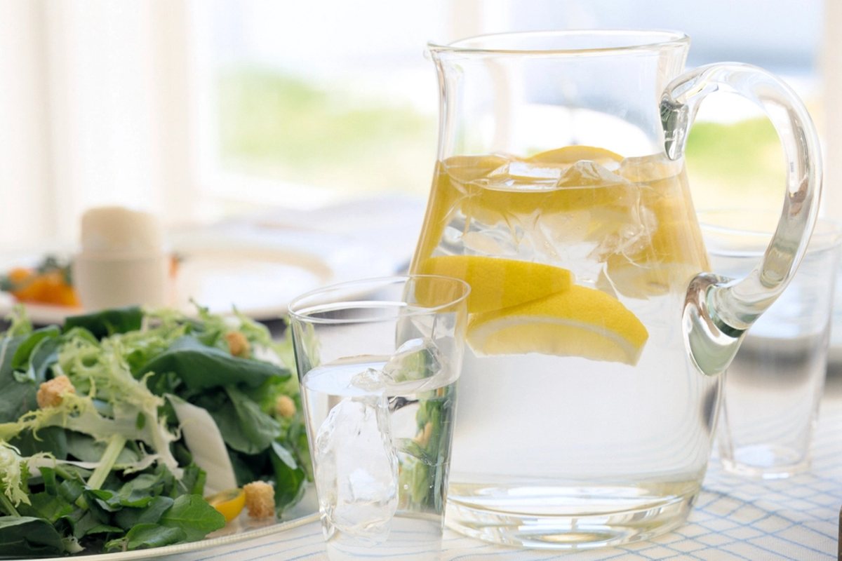 Detox für die Haut: Entgiftung von innen und außen richtig gemacht