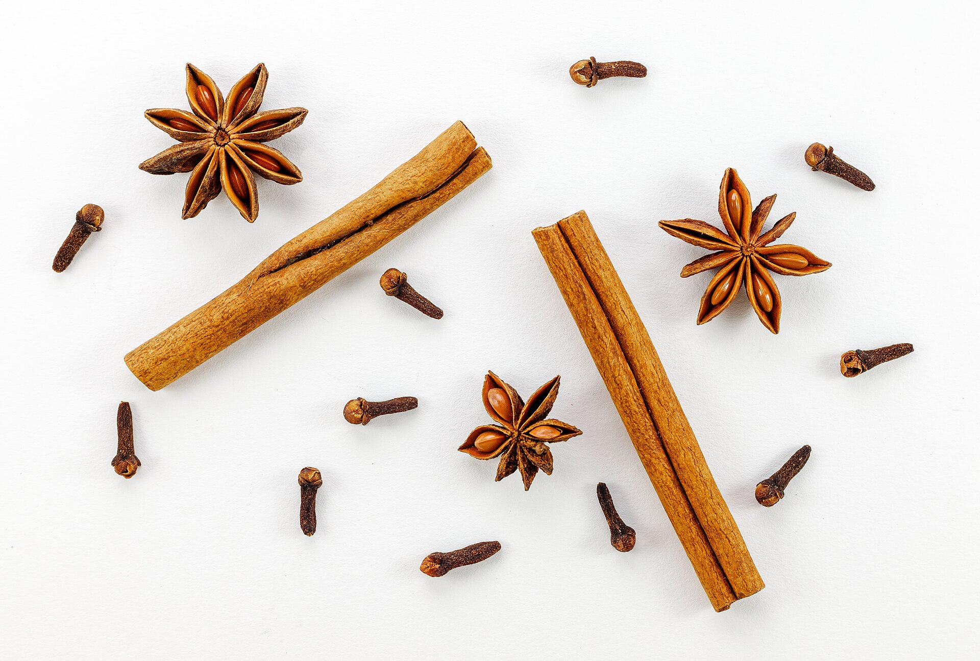 cinnamon sticks cloves
