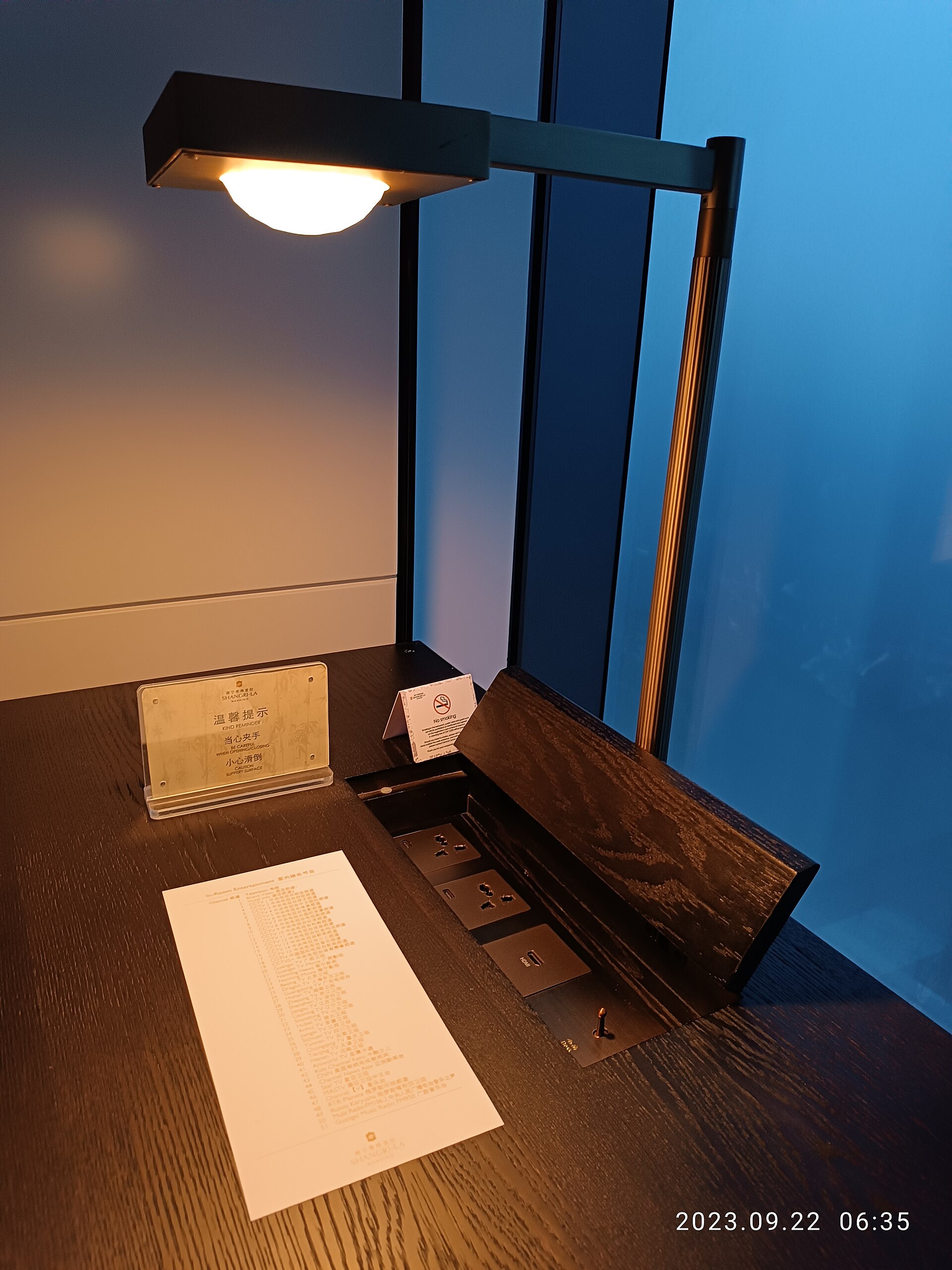 desk lamp morning